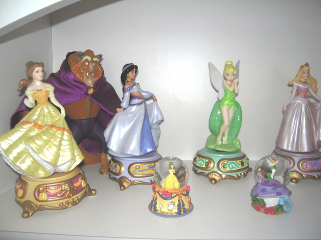 4 princesses disney en porcelaine 45 cm vendu seul ou en lot, de haut, poupe,