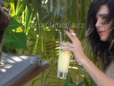 Les cheris aux Maldives Hum.. on dirait pas du jus de fruit sa ...