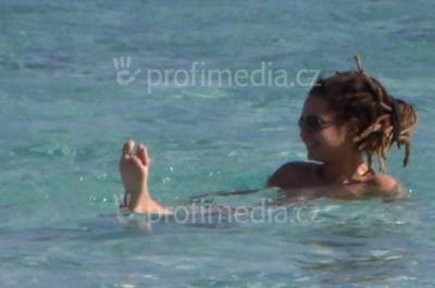 Les cheris aux Maldives pff Tom et sa tete de geugeu xD