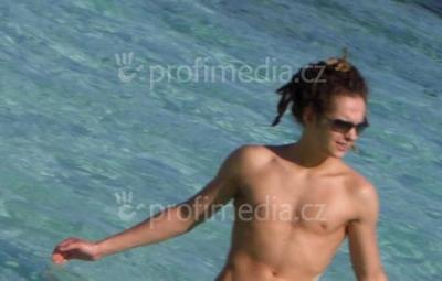 Tom ... y_y