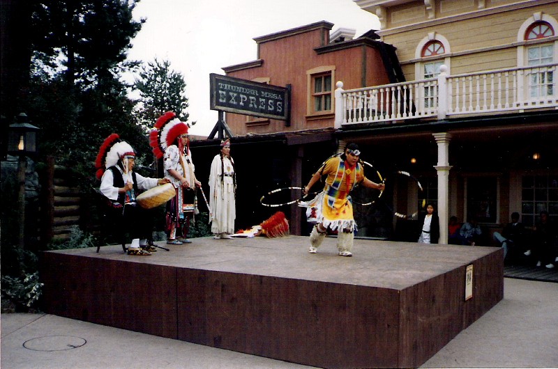 Frontierland [Parc Disneyland - 1992] - Page 4 08022808153610131770260