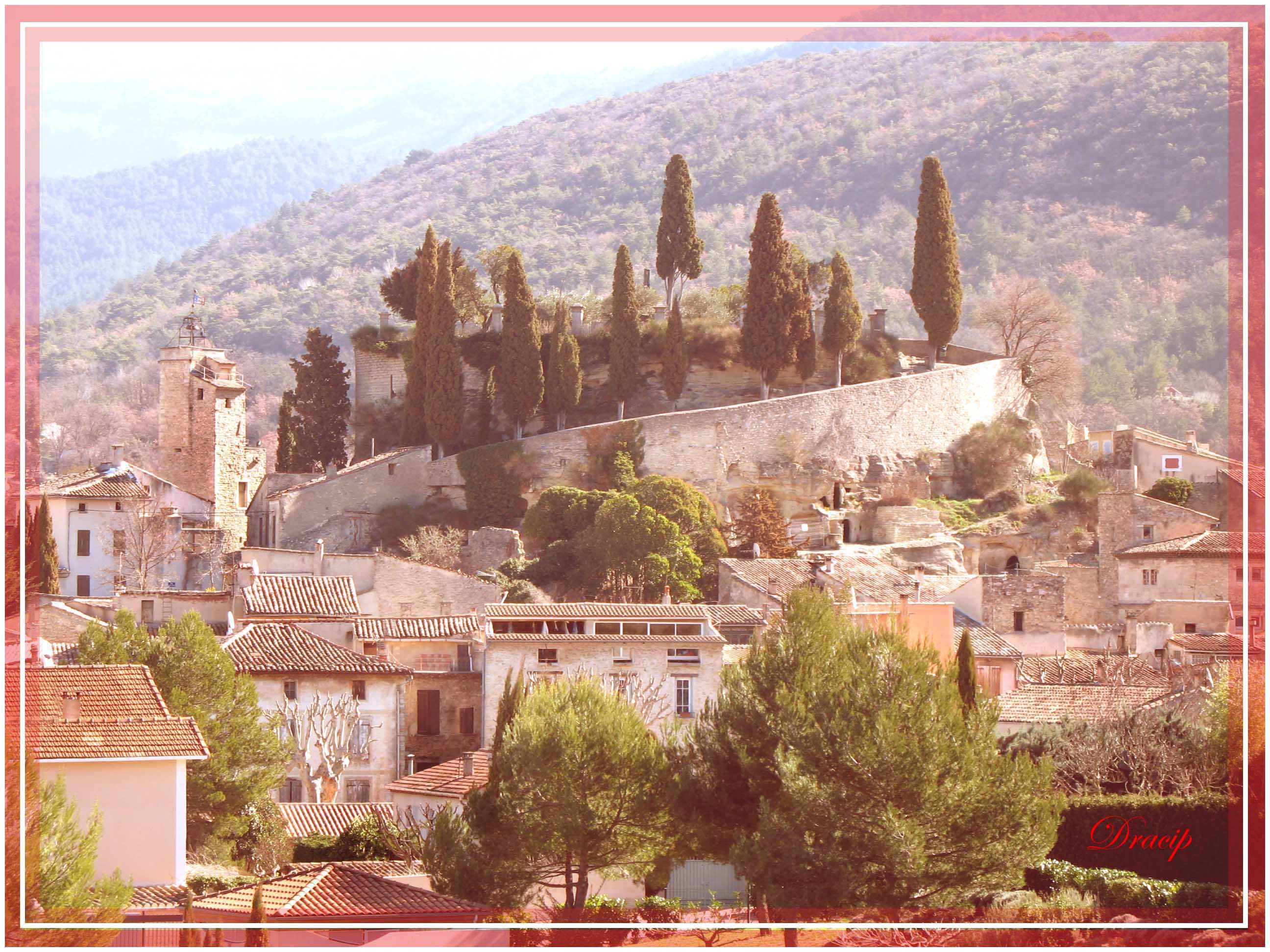 Malaucene-Vaucluse.Reproduction interdite.