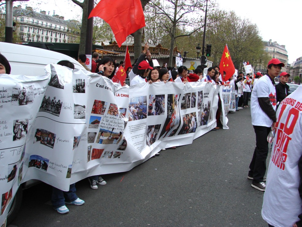 Les Chinois envisagent un boycott des produits français... - Page 2 080419101436142181968912