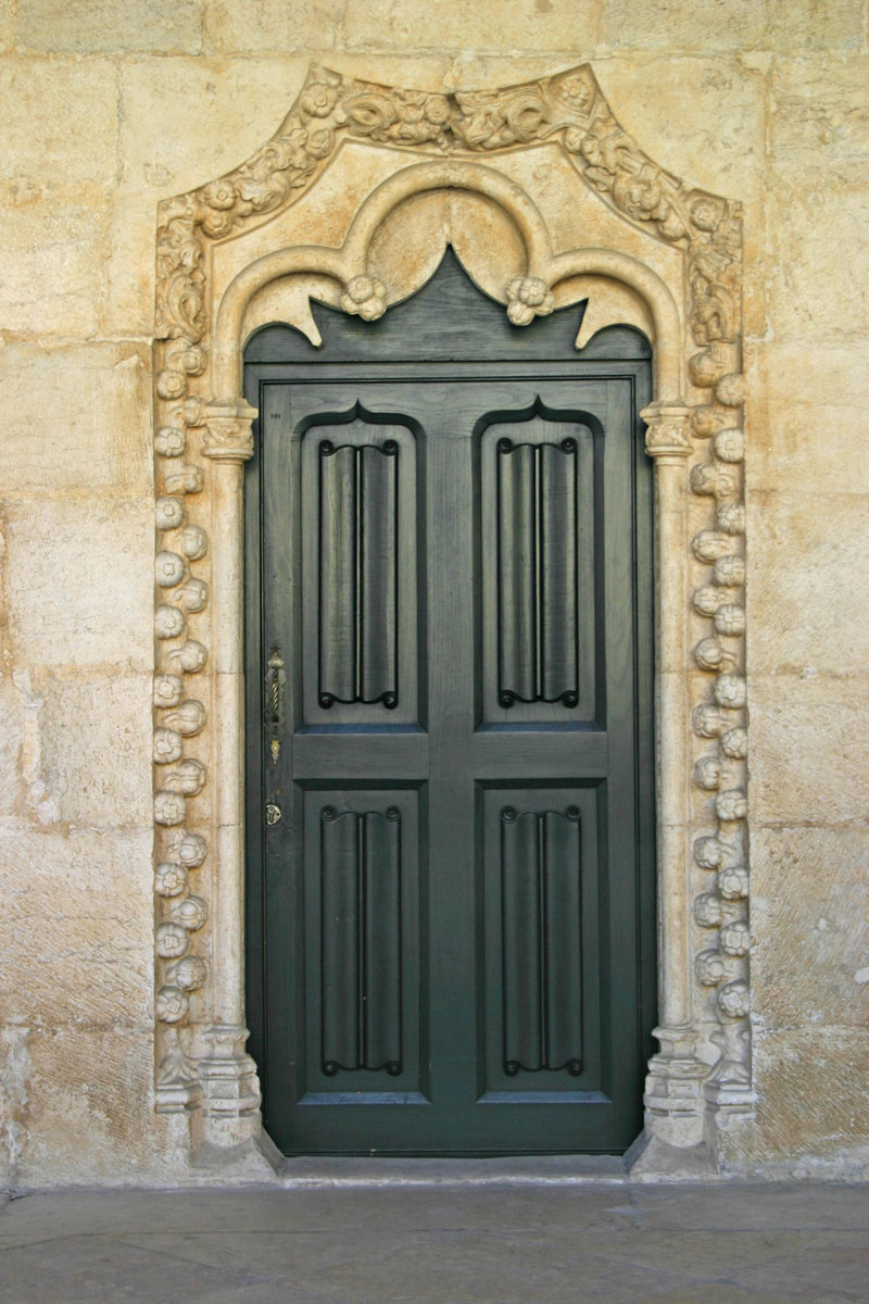 060412.11B Lisbonne, Bel&eacute;m_m. dos Jer&oacute;nimos, clo&icirc;tre, une porte