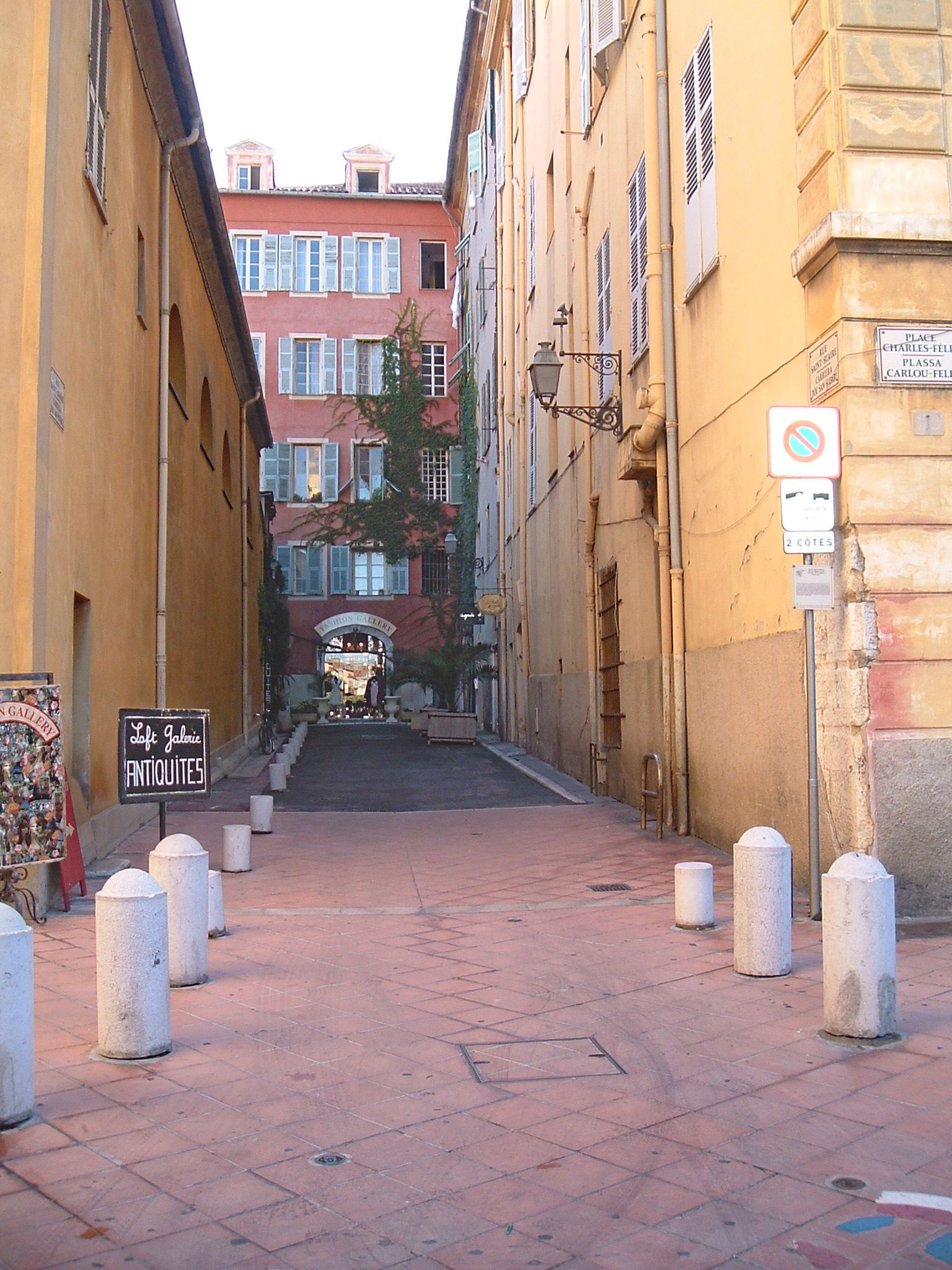 050920.3B Nice_rue Saint-Suaire