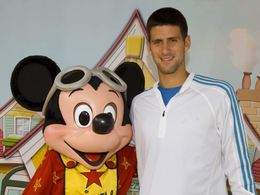 novak-djokovic-compagnie-mickey.