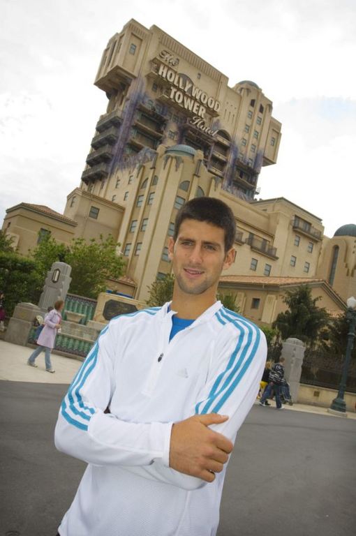 novak-djokovic-edevant-tour-terreur.