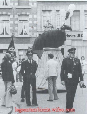 L'aigle a deux t&Atilde;&ordf;te (Anc) 9