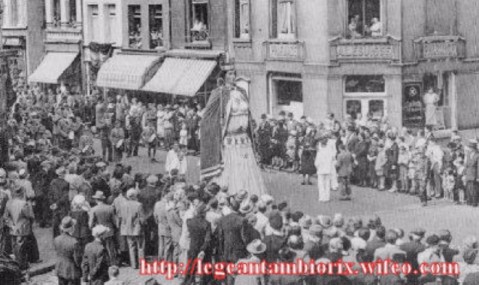 Mademoiselle VICTOIRE ANCIENNE 13