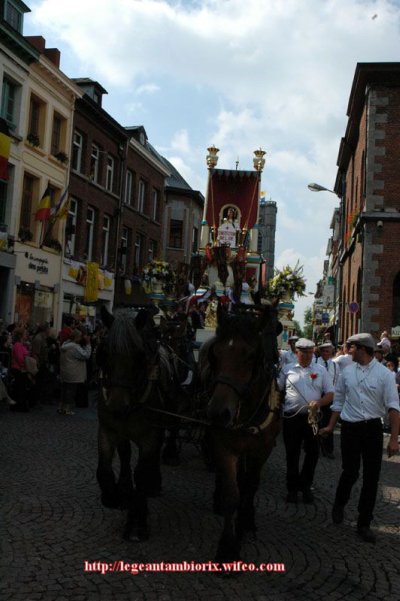 Le-char-des-Neuf-Provinces-2006-1