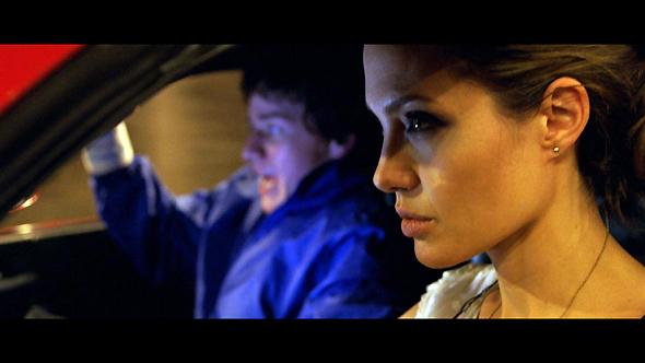 Angelina JOLIE & James MacAvoy dans WANTED-ph2