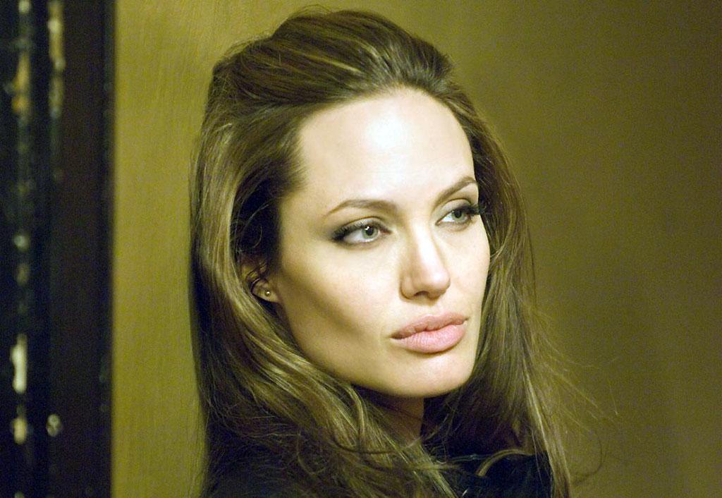 Angelina JOLIE dans WANTED...-ph10