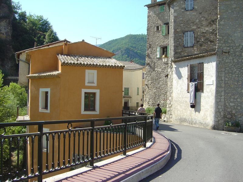 Le village de Roquestéron 080916104004273942504154