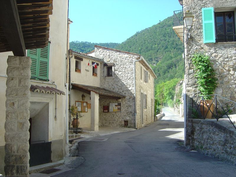 Le village de Roquestéron 080916104004273942504155