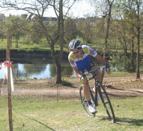 Succs sportif et populaire pour le cyclo-cross de Saumur 081020094116413832640177