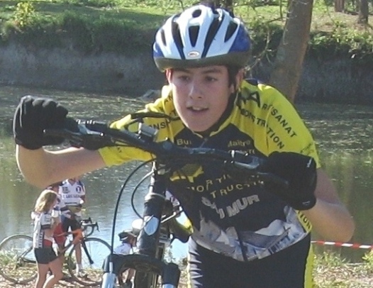 Cyclo-cross de Saumur : Avec les coureurs du VSS 081021093320413832641504