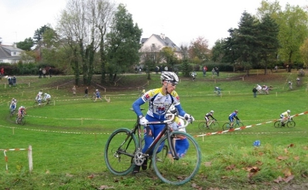 Cyclo-cross de Sainte-Gemmes : Victoire de Pierre Fuseau 081102094141413832696373