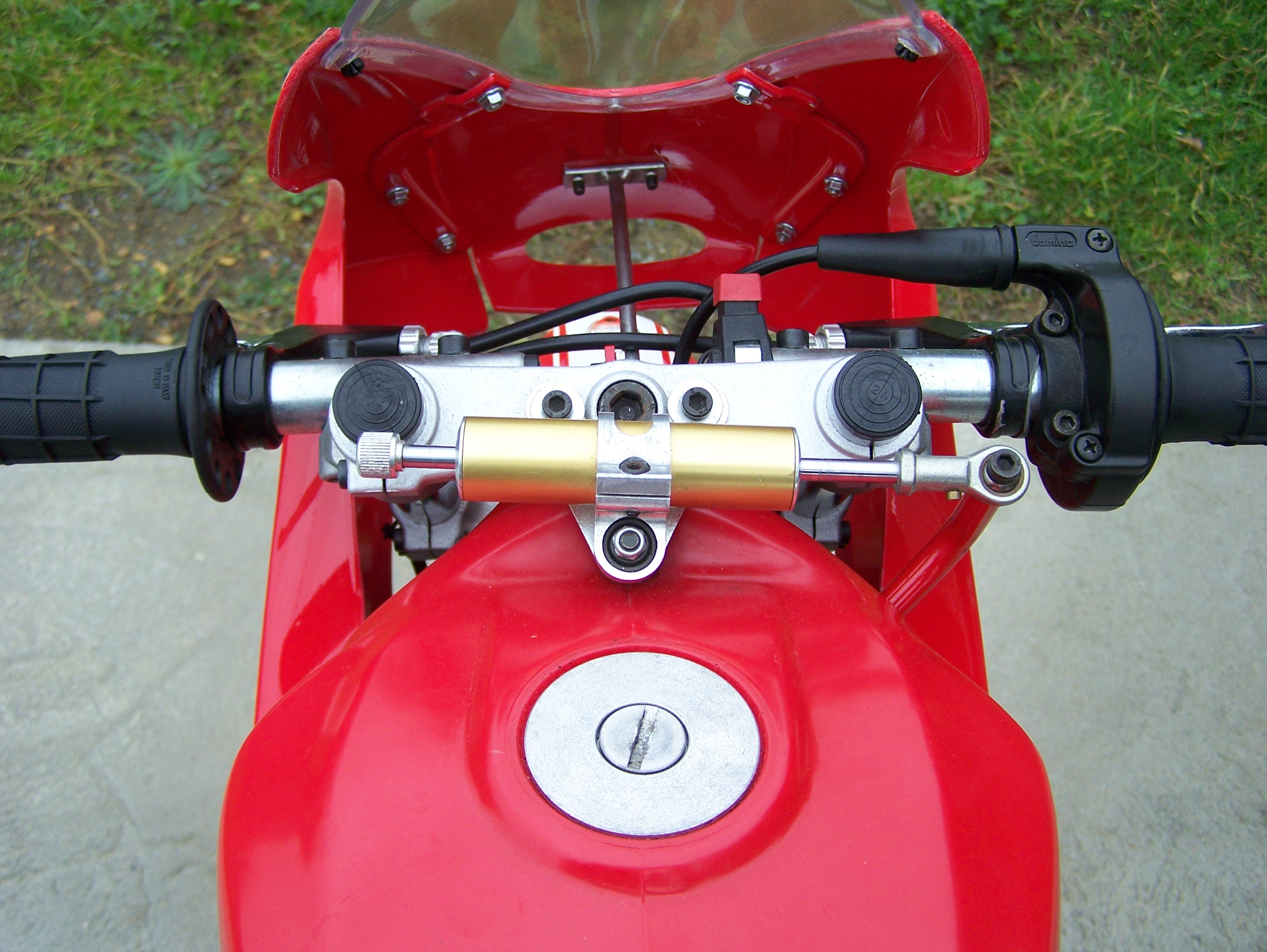 Vue r&Atilde;&copy;servoir guidon v&Atilde;&copy;rin de dir av car&Atilde;&copy;nage