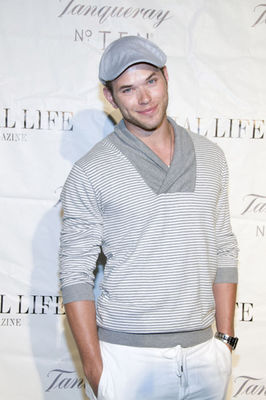 Kellan Lutz - Page 7 090219083742575183181539