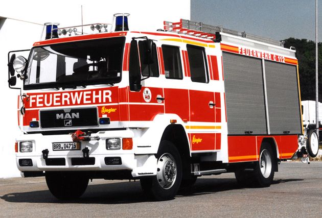 Quelques véhicules de pompiers ( divers pays ) 090325051025537573369998