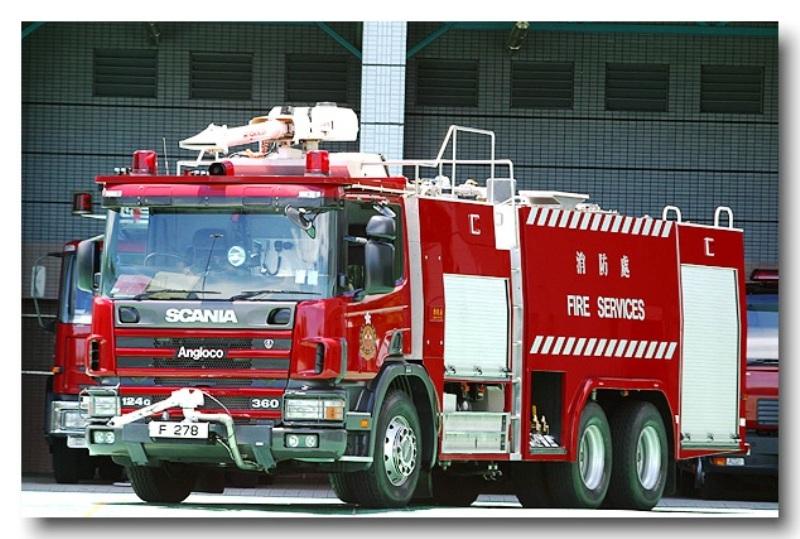 Quelques véhicules de pompiers ( divers pays ) 090325051108537573370003