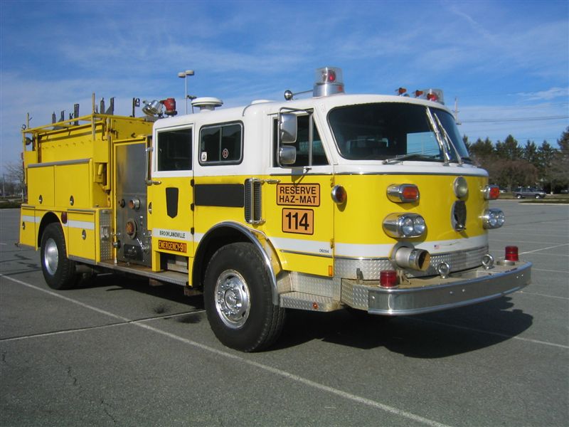 Quelques véhicules de pompiers ( divers pays ) 090325051110537573370016