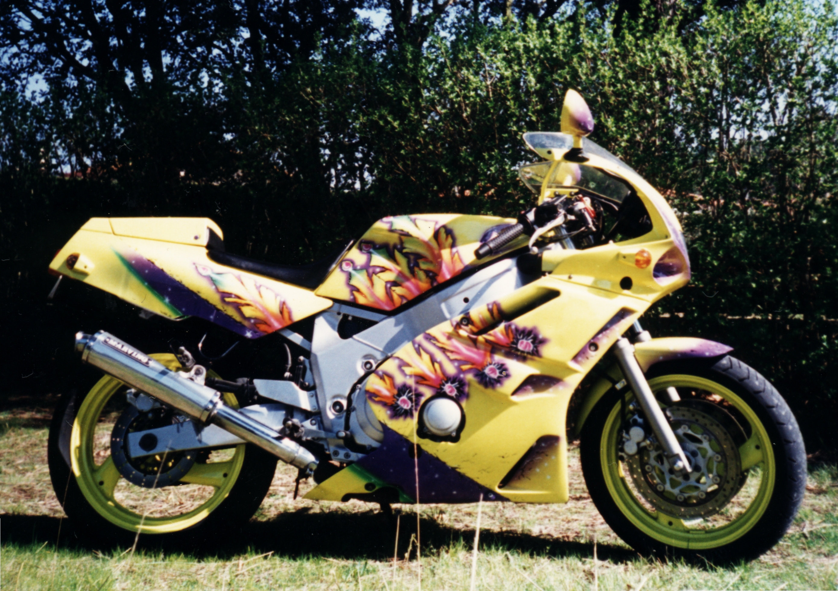 600 FZR 1994