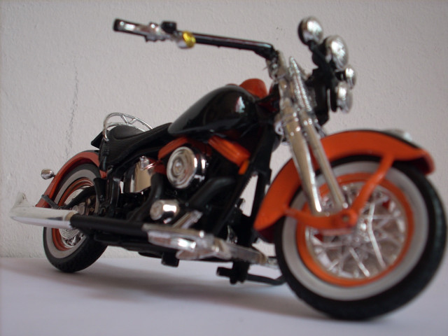 harley davidson - moto 1/18 Harley springer custom 090413014513639223471711