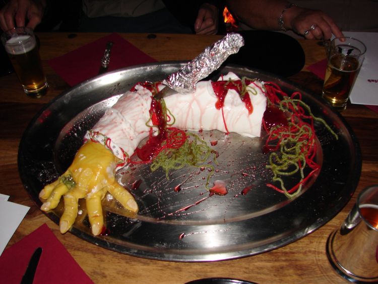 weird_and_creepy_cakes_15