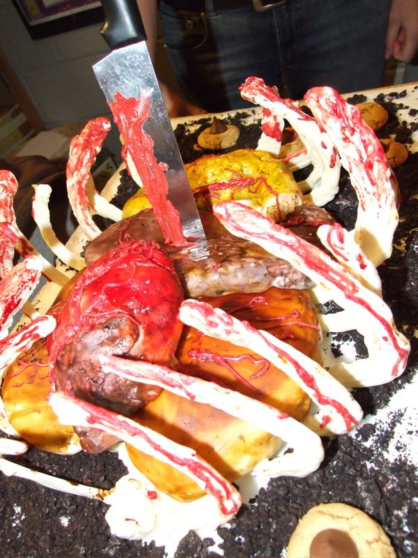 weird_and_creepy_cakes_16