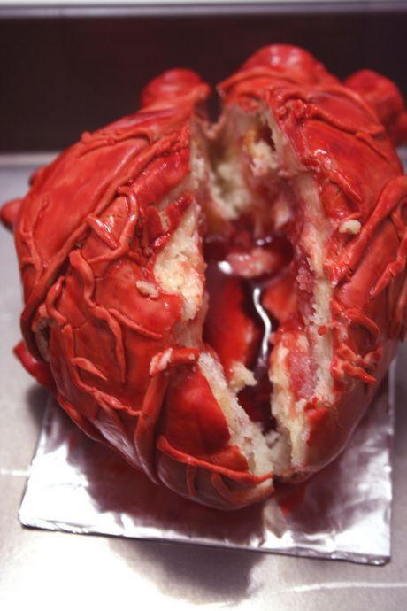weird_and_creepy_cakes_35