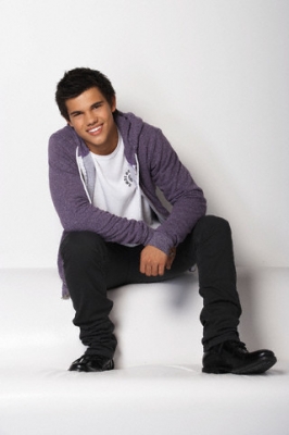 Photoshoots de Taylor Lautner. 090507074107575183617866