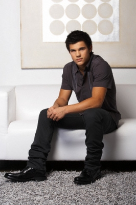 Photoshoots de Taylor Lautner. 090507074107575183617867