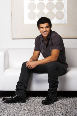 Photoshoots de Taylor Lautner. 090507074107575183617868