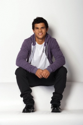 Photoshoots de Taylor Lautner. 090507074108575183617870