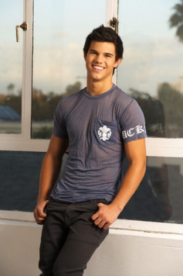 Photoshoots de Taylor Lautner. 090507074108575183617872