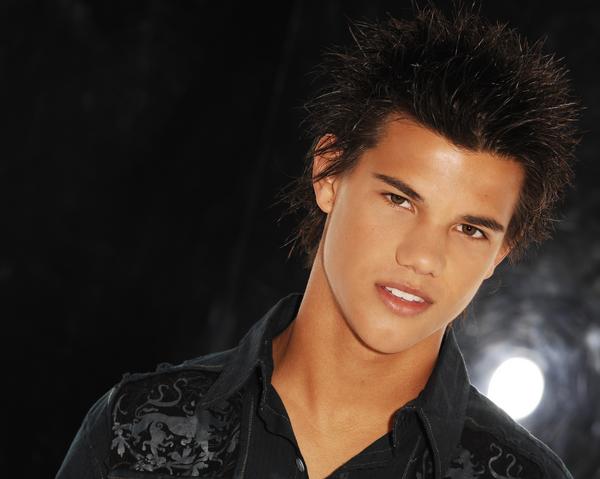 Photoshoots de Taylor Lautner. 090512064942575183647751