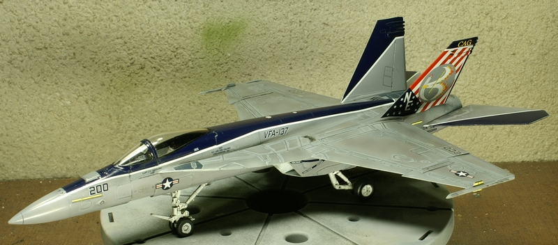 [Revell] Boeing F/A-18 E Super Hornet 1/72 090518081919657403685666