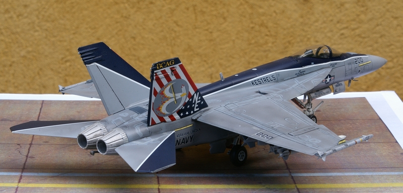 [Revell] Boeing F/A 18E 1/72 090604061213657403803899