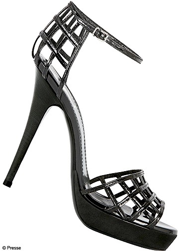 Des sandales Yves Saint Laurent 150&acirc;�&not;