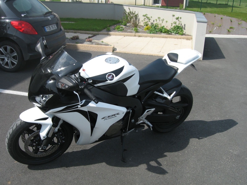 cbr 1000 rr modèle 2008 achetée mars 2009 090615125224607553874157