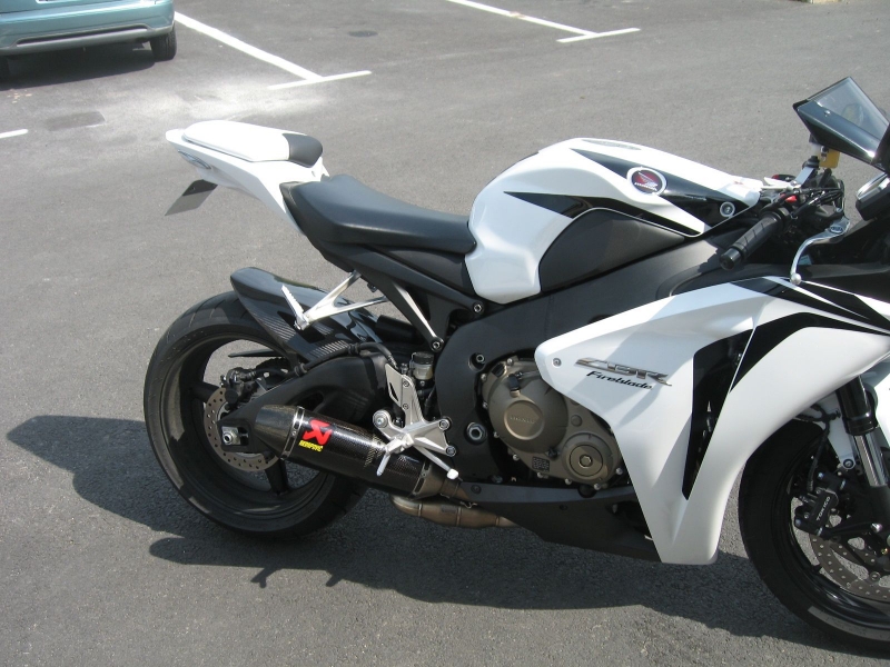 cbr 1000 rr modèle 2008 achetée mars 2009 090615125228607553874158