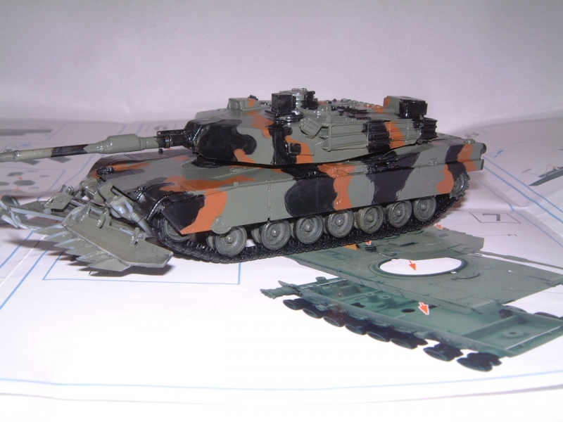 M1A1 with mine plough (1/72 DRAGON) 090619100621588623905703