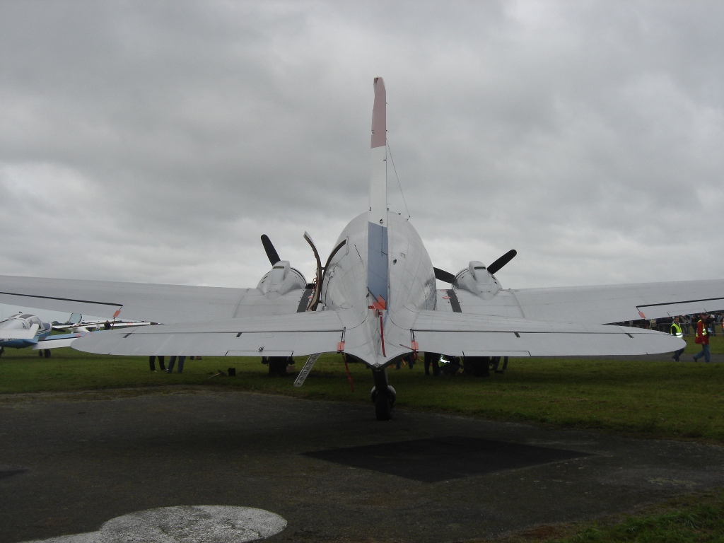 DC-3 / C-47 - Page 2 090623082719724033942526