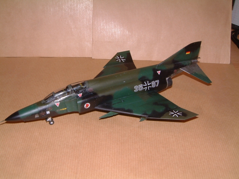 [Esci] 1/72 - McDonnell-Douglas RF-4E Phantom II 090704045409588624007049