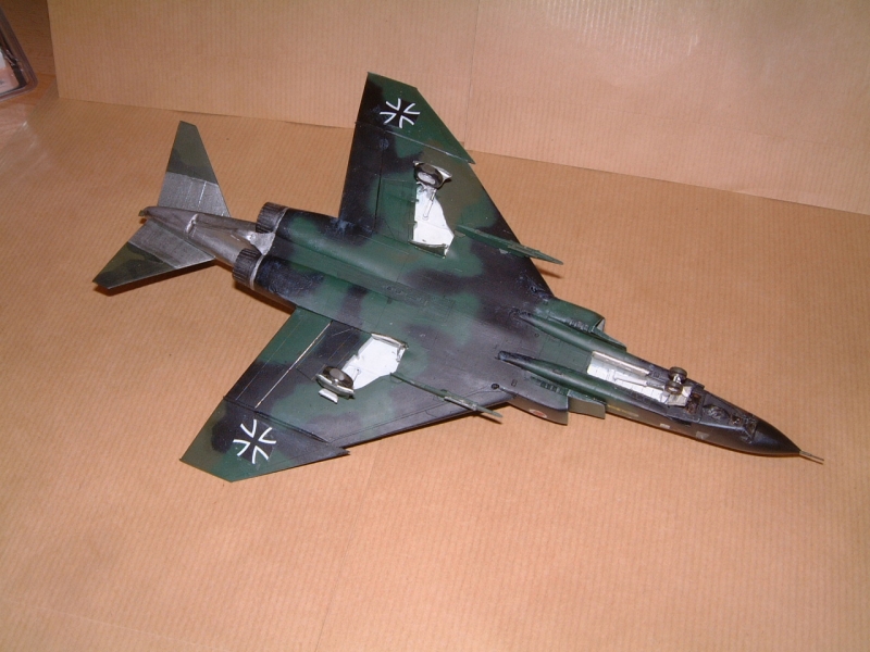 [Esci] 1/72 - McDonnell-Douglas RF-4E Phantom II 090704045425588624007054